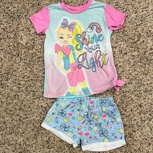 🆑FINAL PRICE‼️ Girls size 5T Nickelodeon JoJo Siwa matching tee and shorts set